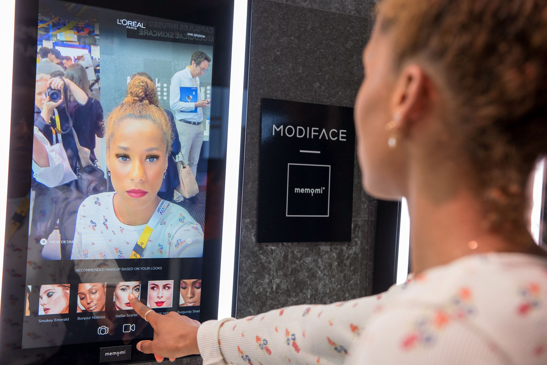 A Modiface applikáció lehetővé teszi, hogy különféle sminkeket próbálgassunk kiterjesztett valóságban (Fotó: L'Oréal)
