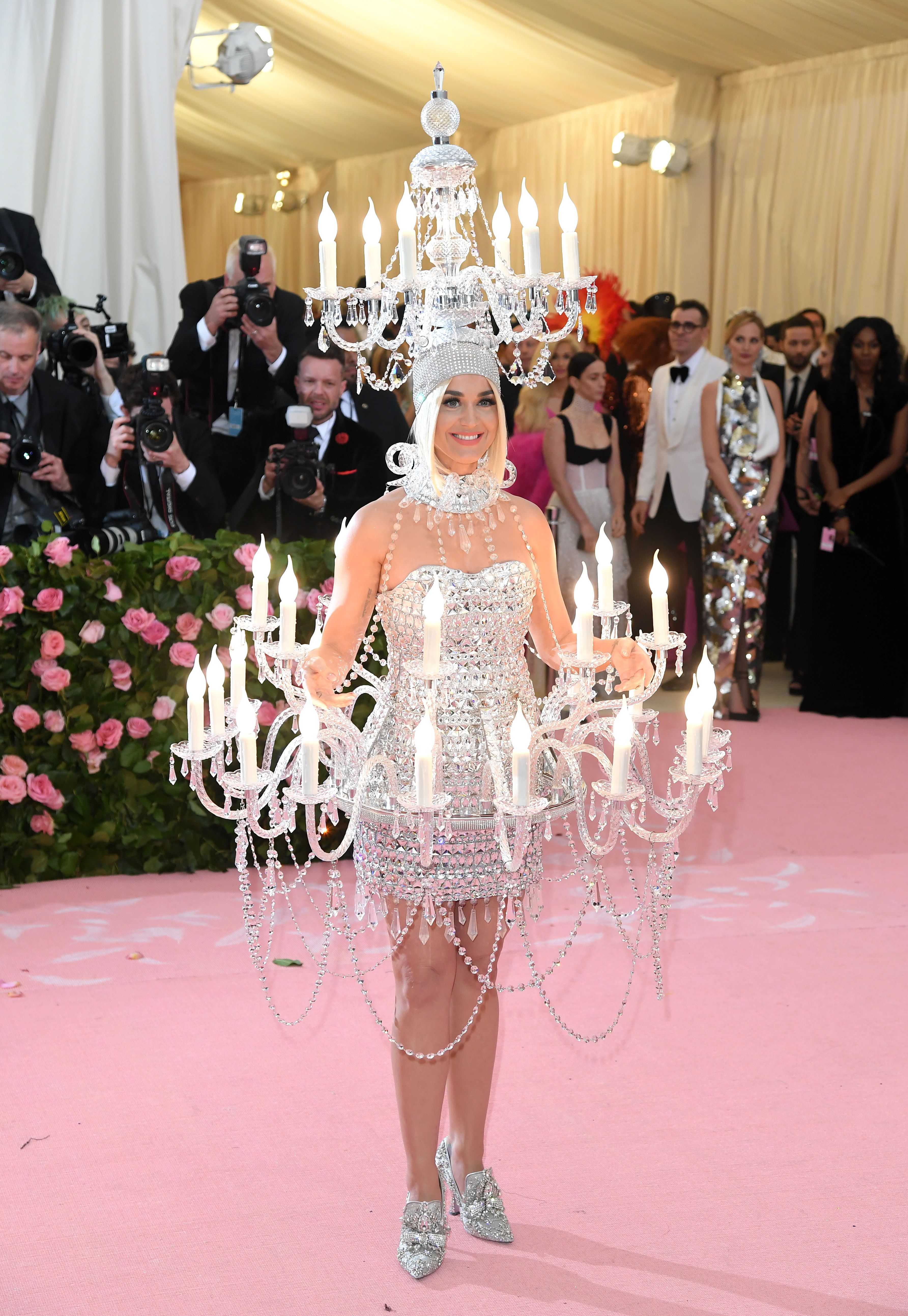 Katy Perry csillárként a 2019-es Met-gálán (fotó: Karwai Tang/Getty Images)