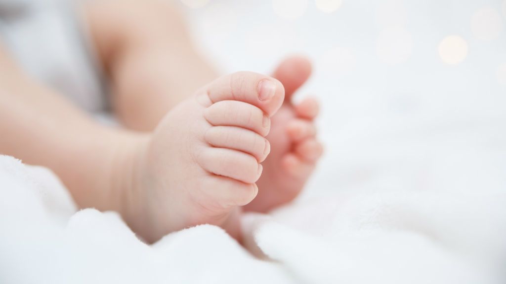 baba láb csecsemő