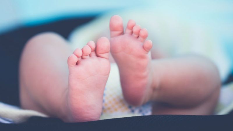 baba csecsemő láb