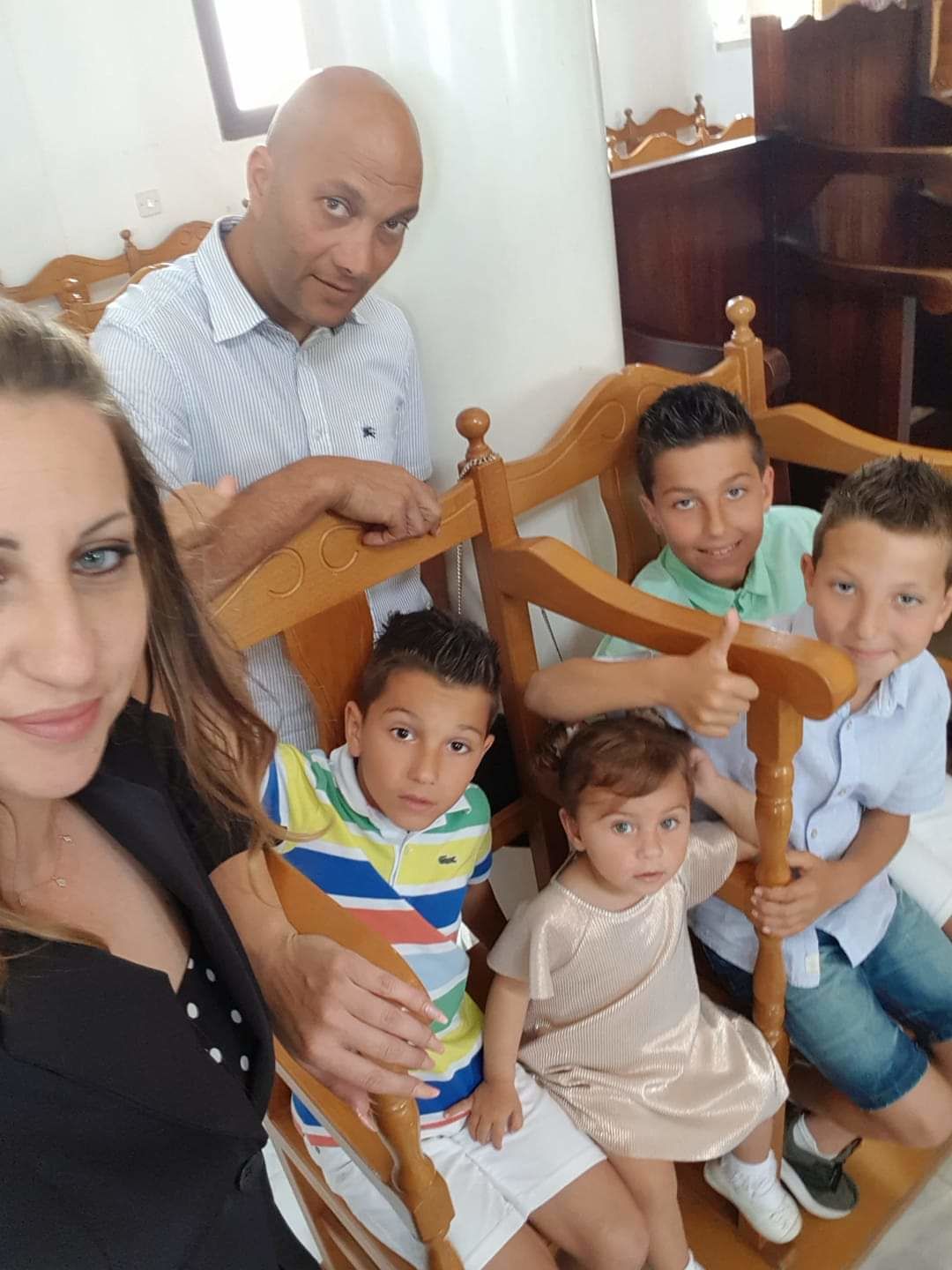 Szávai Anikó Nina a férjével és négy gyerekével Pafoson él
