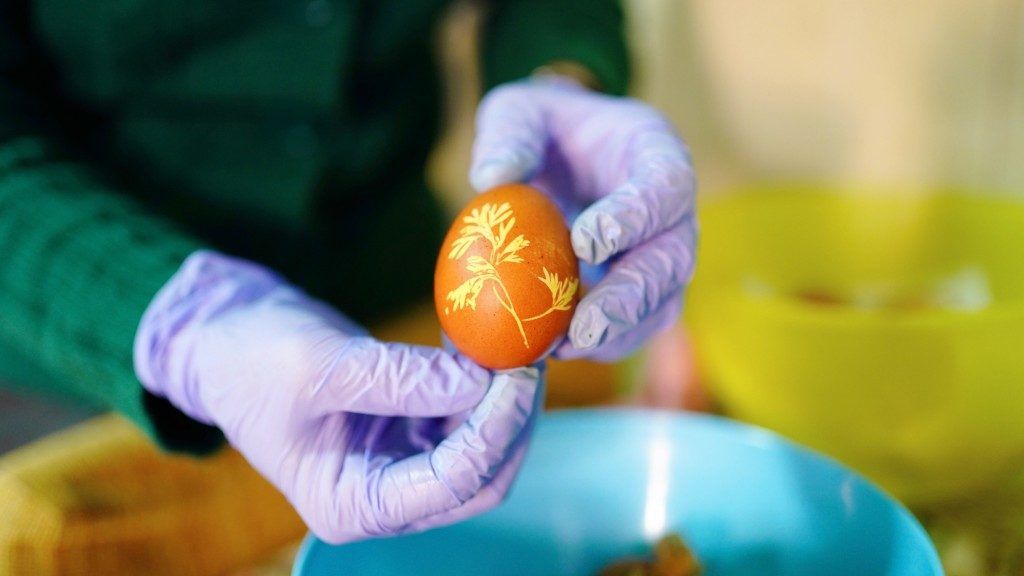 A berzselt tojás is nagyon szépen mutat majd az asztalon (Fotó:Sebastian Condrea / Getty Images)