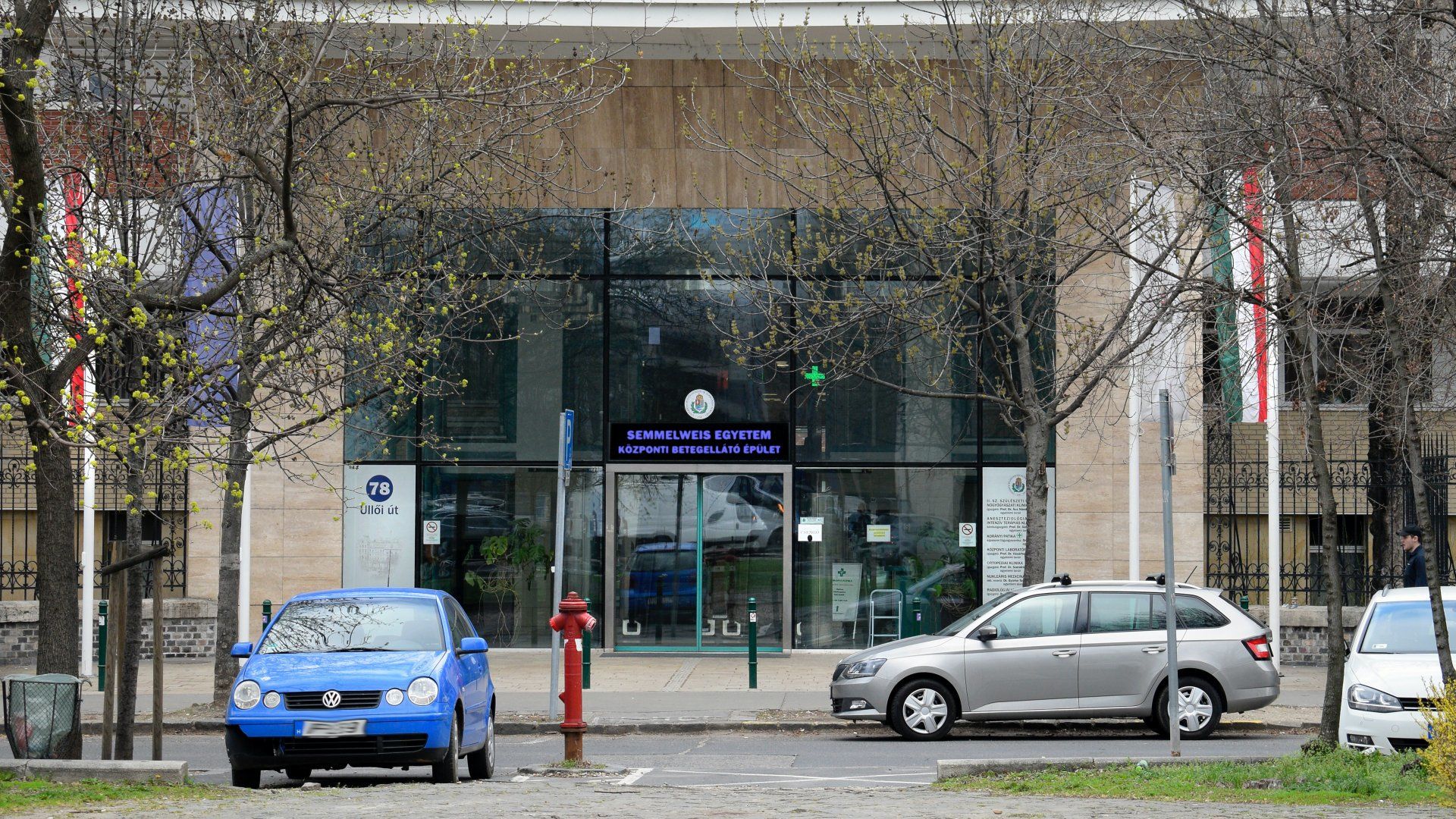 A Semmelweis Egyetem Klinikai tömbjének központi betegellátó épülete a VIII. kerület, Üllõi út 78-ban (Fotó: MTVA/Bizományosi: Róka László)