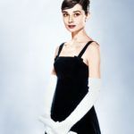 Audrey Hepburn kis fekete ruhában