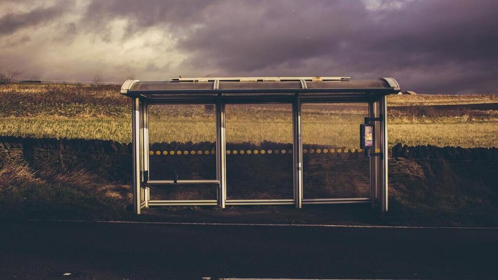 Itt élmény lehet a buszra várakozás. Illusztráció: Samuel Foster on Unsplash