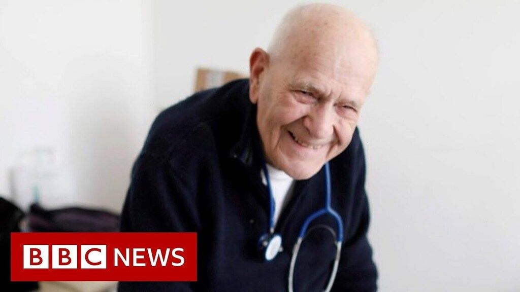 Ő Franciaország legidősebb orvosa (Fotó: Youtube)