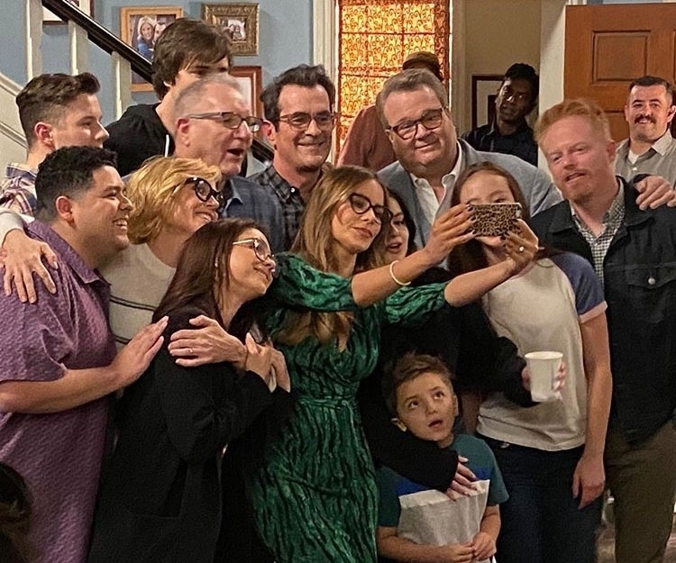 A Modern család stábja 2020-ban, az utolsó epizód forgatása után