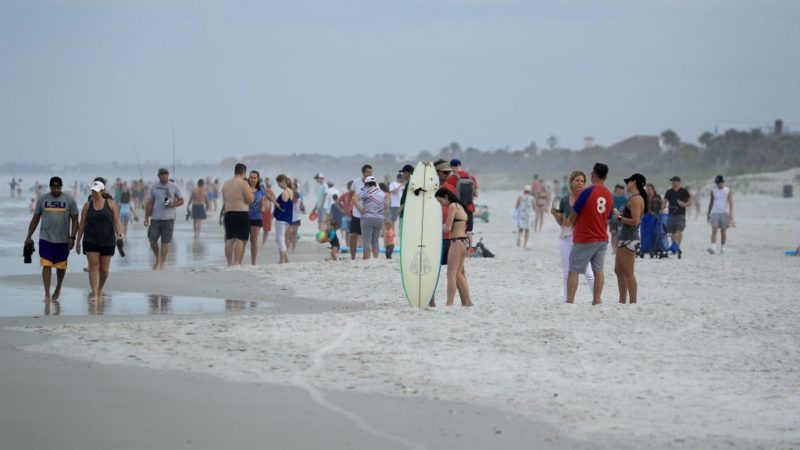 Tömegek rohamozták meg az újranyitott strandokat Floridában