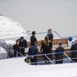 33 dél-koreai turista és kétfős magyar személyzet utazott a hajón, Lombos László kapitány és matróza, Pethő János.