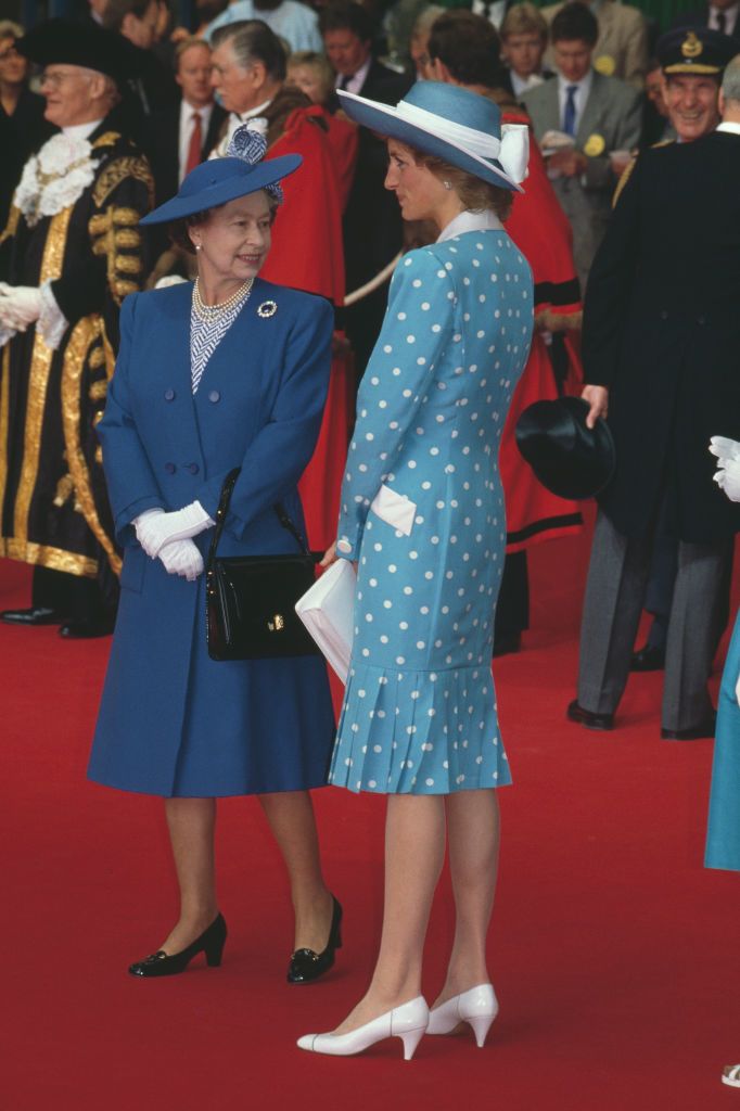 Erzsébet királynő és Diana (