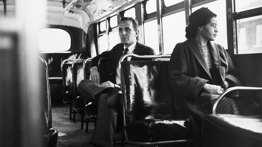 Rosa Parks bátorsága vezetett ahhoz, hogy később eltöröljék a megkülönböztetésen alapuló törvényt Forrás: Getty images