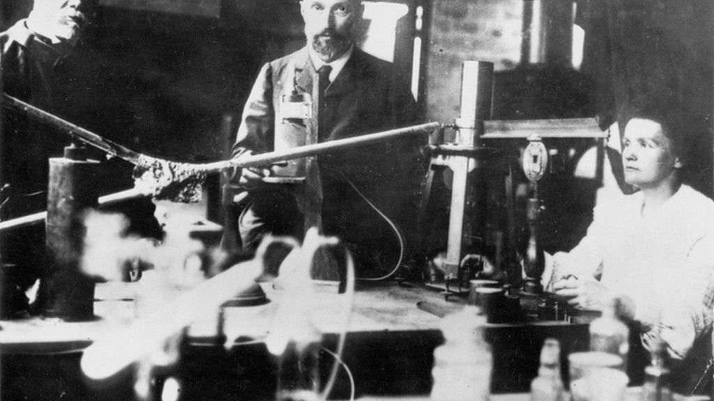 Marie Curie és Pierre Curie a laborban