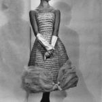 Hubert de Givenchy által tervezett estélyi ruha 1955-ből.
