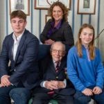 A 100 éves Tom Moore és családja