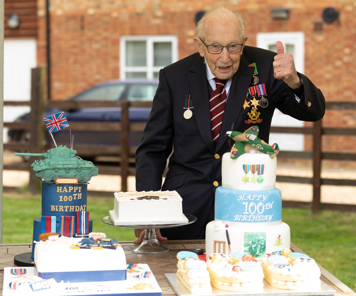 Tom Moore a 100. születésnapján