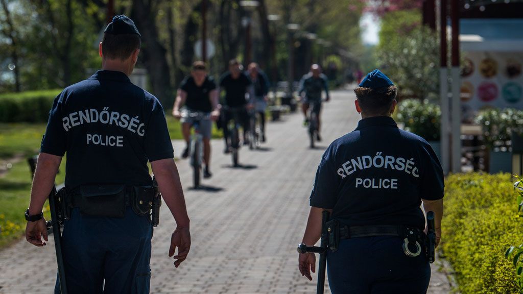 rendőrök kijárási korlátozás Budapest koronavírus