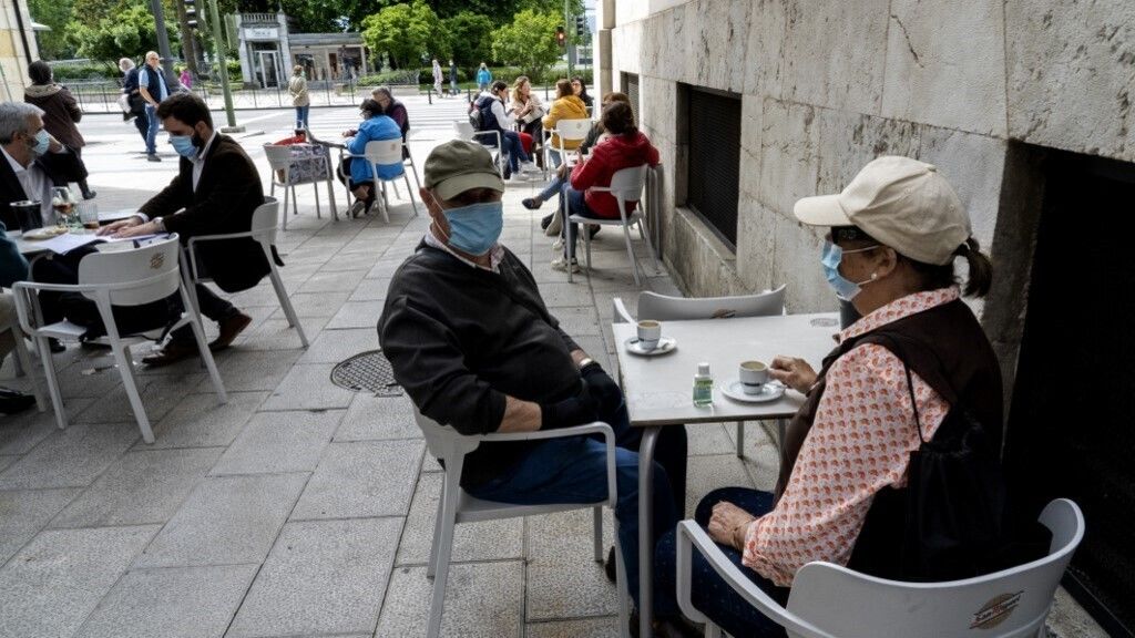 Santanderben kávéznak spanyolok a nyitás első napján