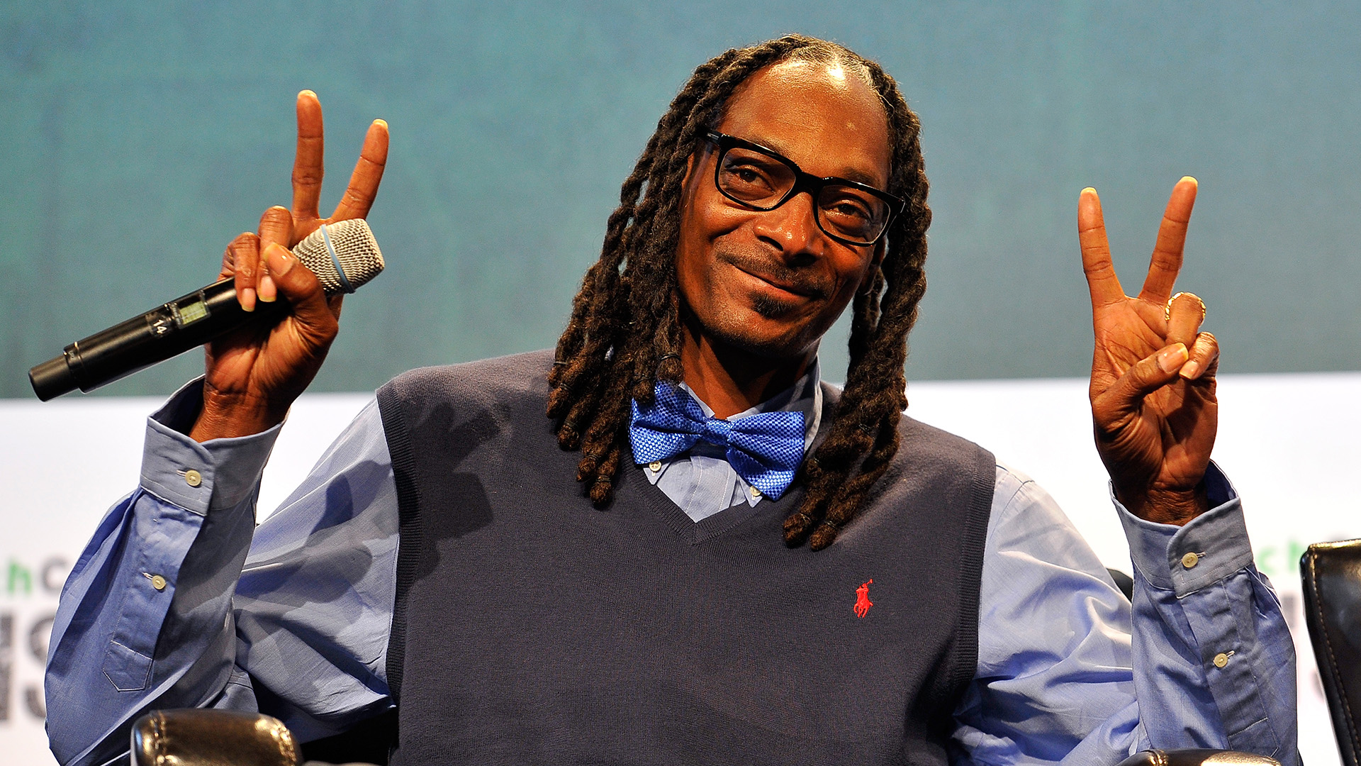 Snoop Dogg Jégvarázst hallgat az autójában