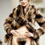 Carla Bruni Vivienne Westwood divatbemutatóján.