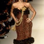 Helena Christensen Vivienne Westwood 1995-ös őszi divatbemutatóján