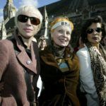 Annie Lennox, Vivienne Westwood és Bianca Jagger egy londoni tüntetésen.