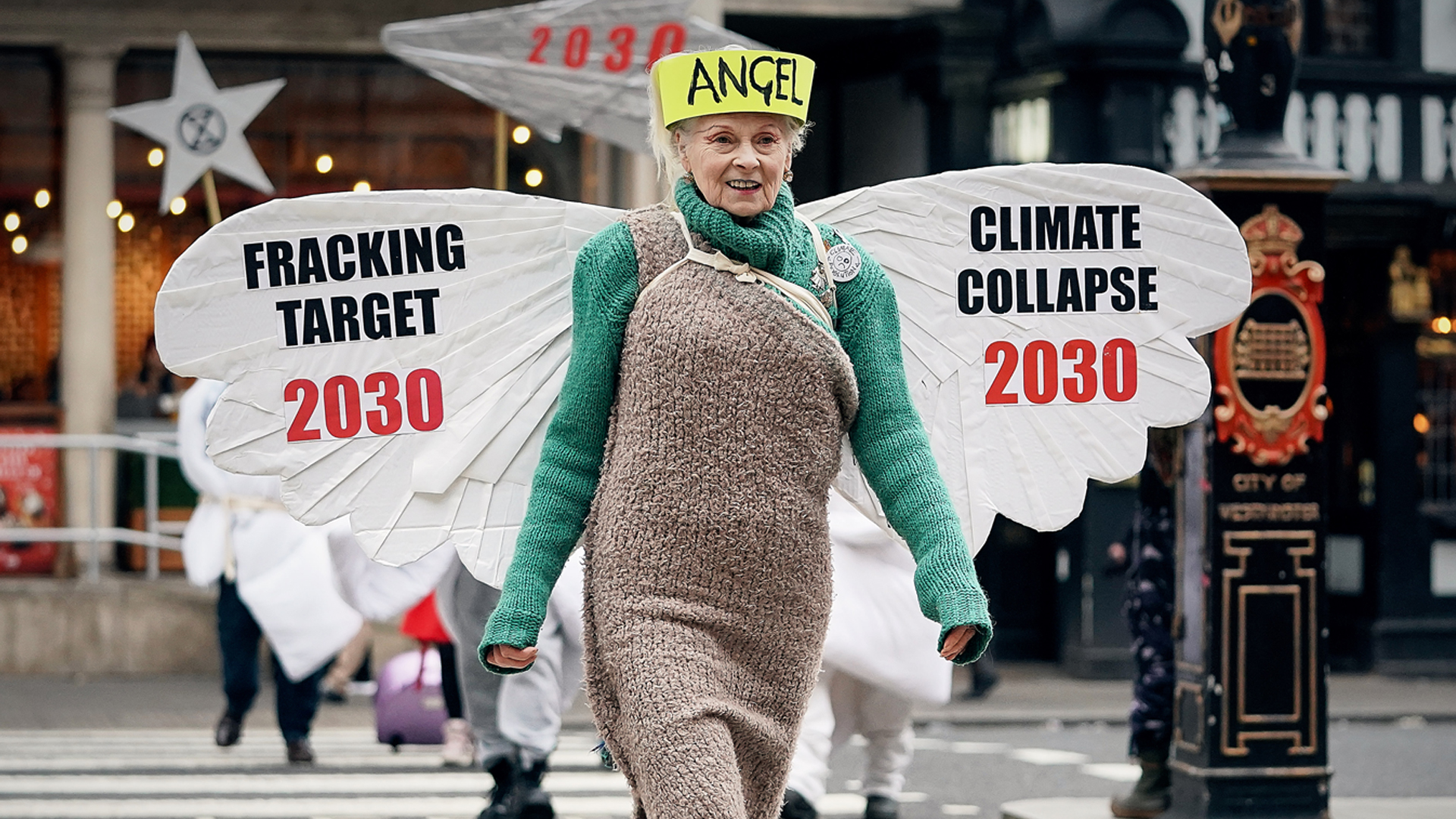 Vivienne Westwood egy 2018-as tüntetésen.