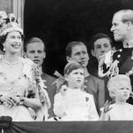 II. Erzsébet már kétgyerekes anya volt a koronázáskor. gyerekeivel és férjével együtt üdvözölték a palota előtt összegyűlt tömeget