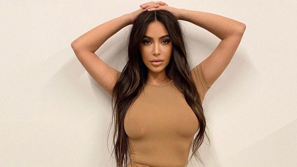 Új hajszíne van Kim Kardashiannek