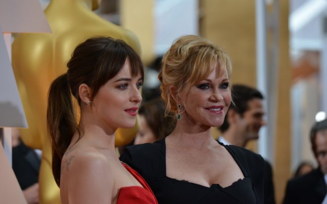 Dakota Johnson és édesanyja, Melanie Griffith a 2015-ös Oscar-díjátadón. 