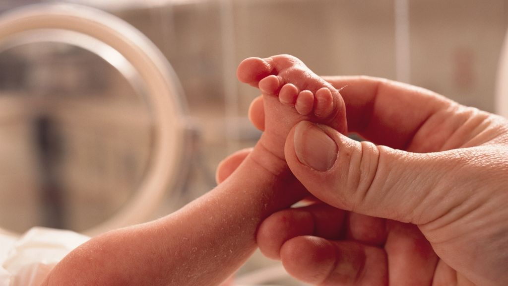 Újszülöttet hagytak a Hatvani Kórház babamentő inkubátorában
