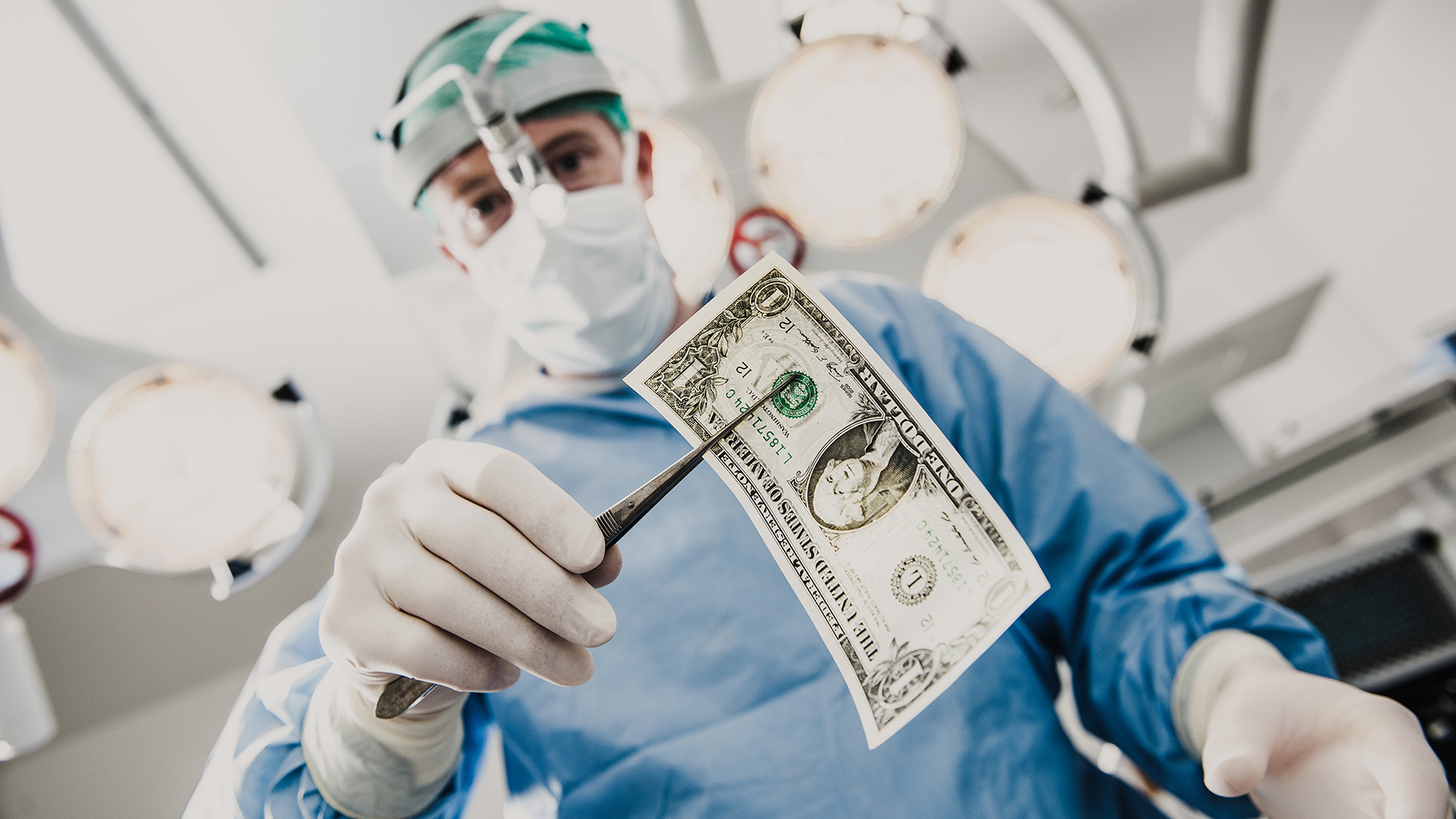 Felfüggesztett börtönt kapott a betegeitől pénzt kérő orvos