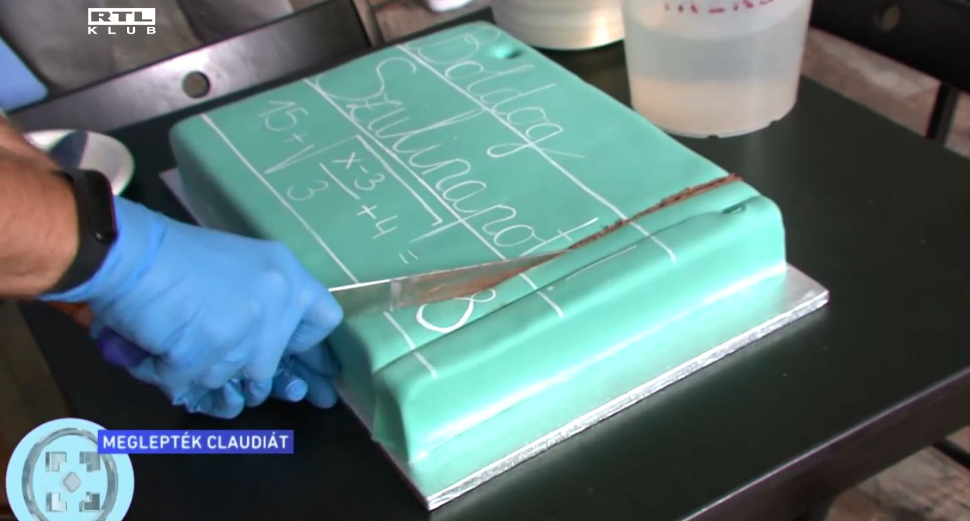 Liptai Claudiát meglepta a férje, Pataki Ádám ezzel a tortával a forgatáson születésnapján