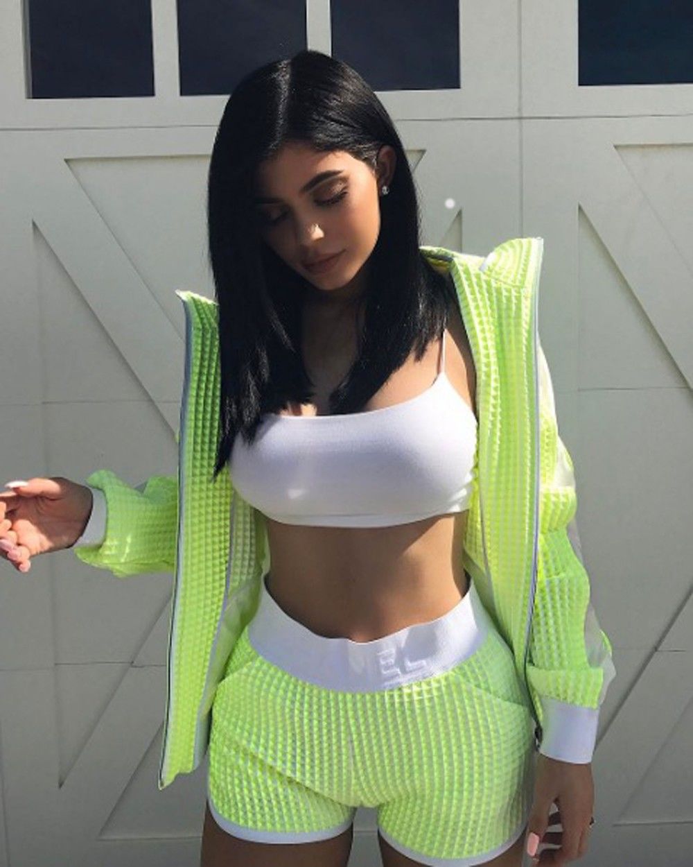 Kylie Jenner neon színben
