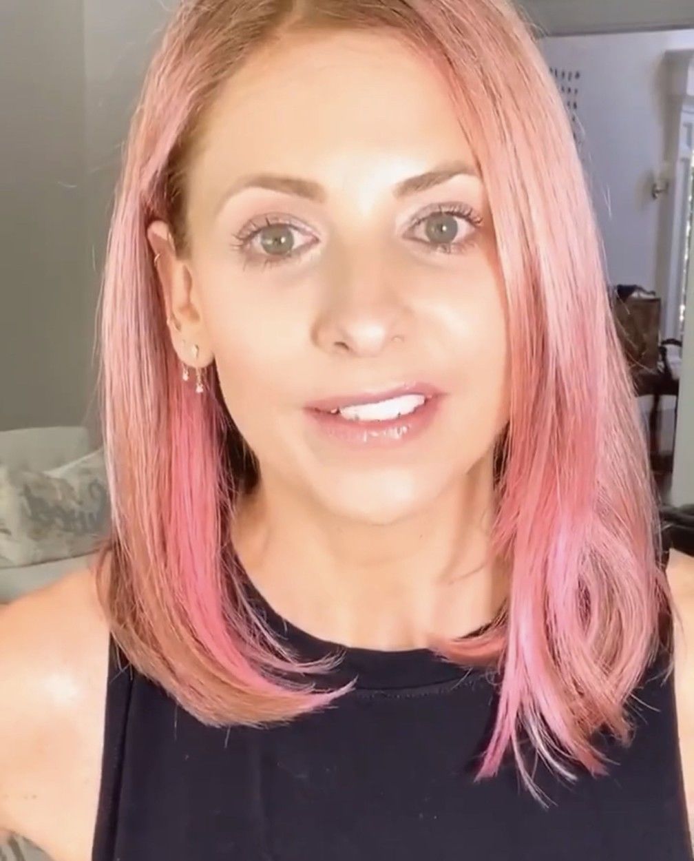 Sarah Michelle Gellar pink haja