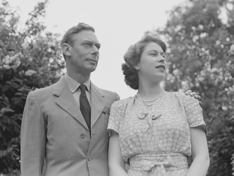 VI. György lányával, a későbbi II. Erzsébettel 1946-ban