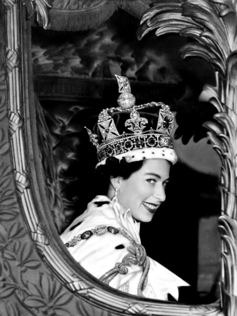 II. Erzsébet a koronázás után