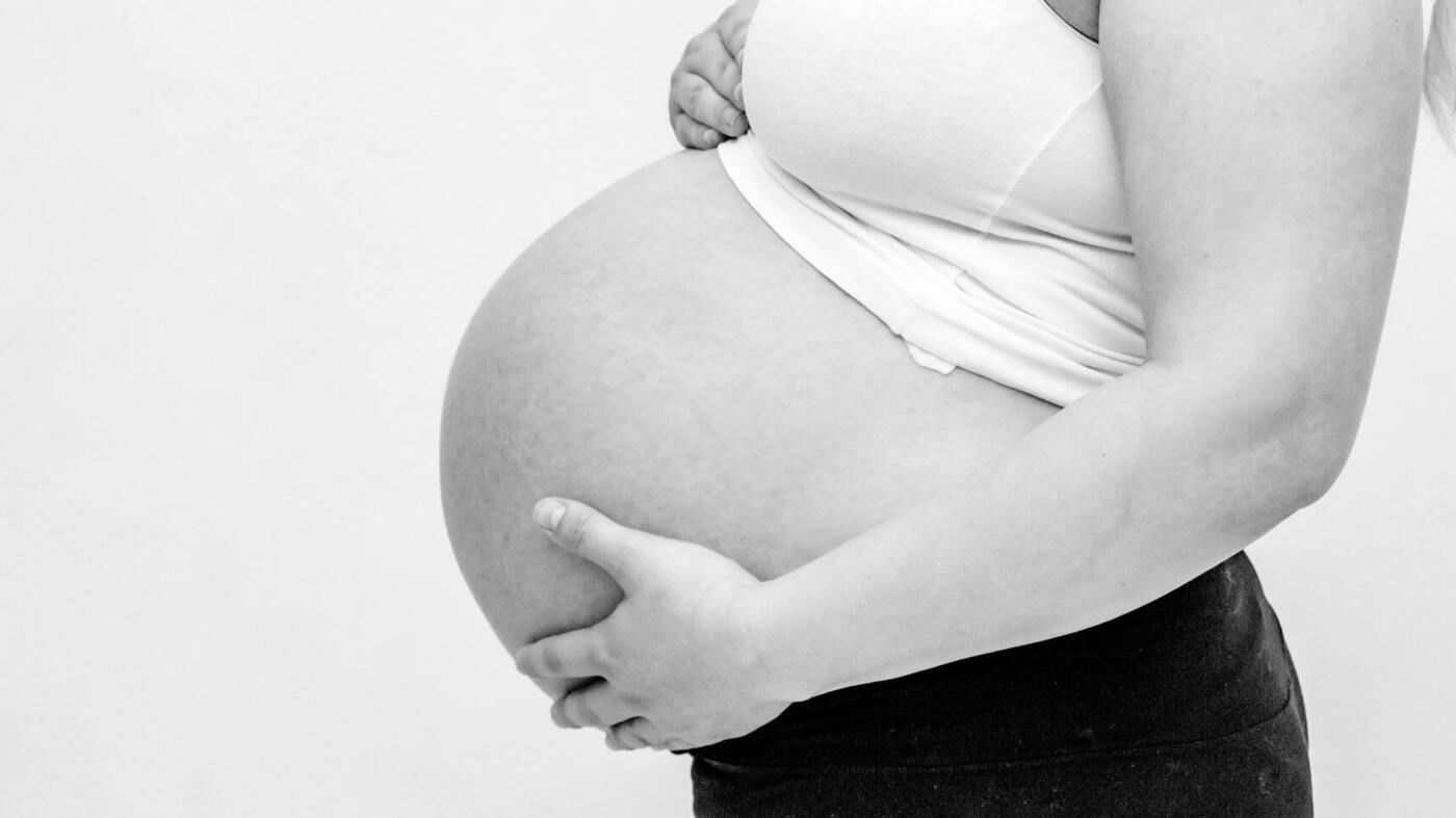 Az édesanya hasa nem a terhesség miatt lett hatalmas. Képünk illusztráció! (Fotó: Pexels.com)
