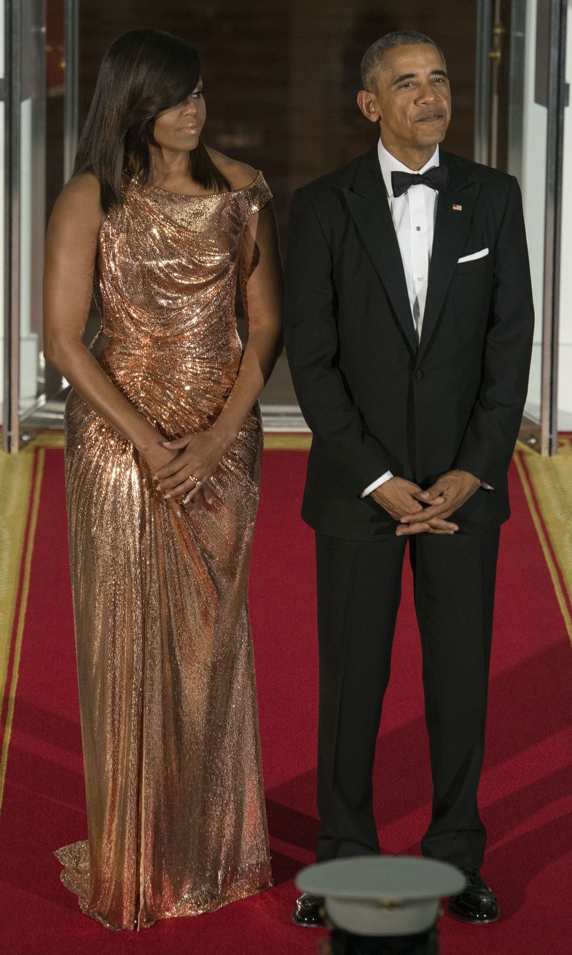 Michelle Obama ezt a gyönyörű Atelier Versace ruhát viselte az olasz miniszterelnök 2016-os látogatásakor.