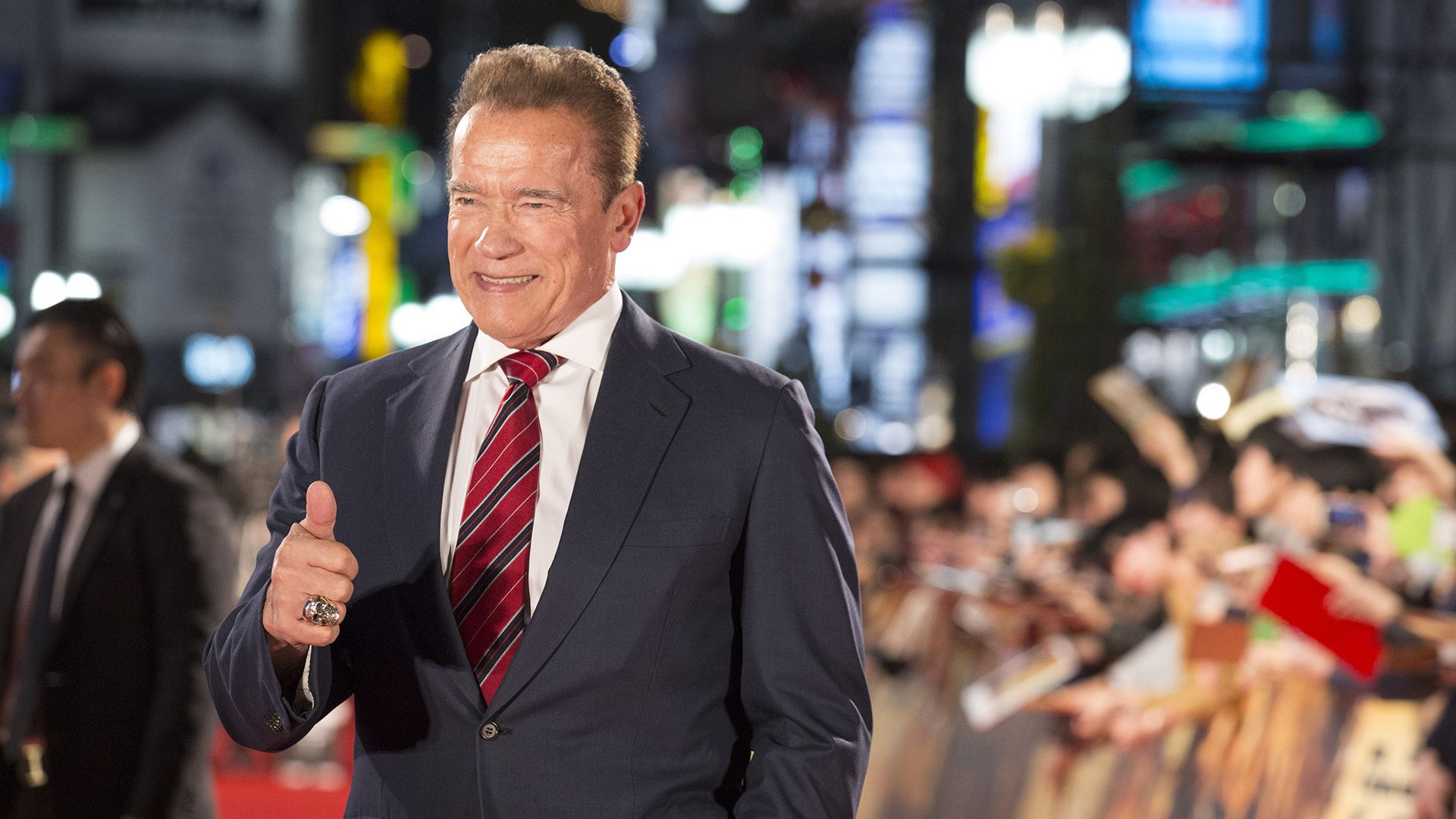 Elolvadsz Arnold Schwarzenegger cuki állataitól