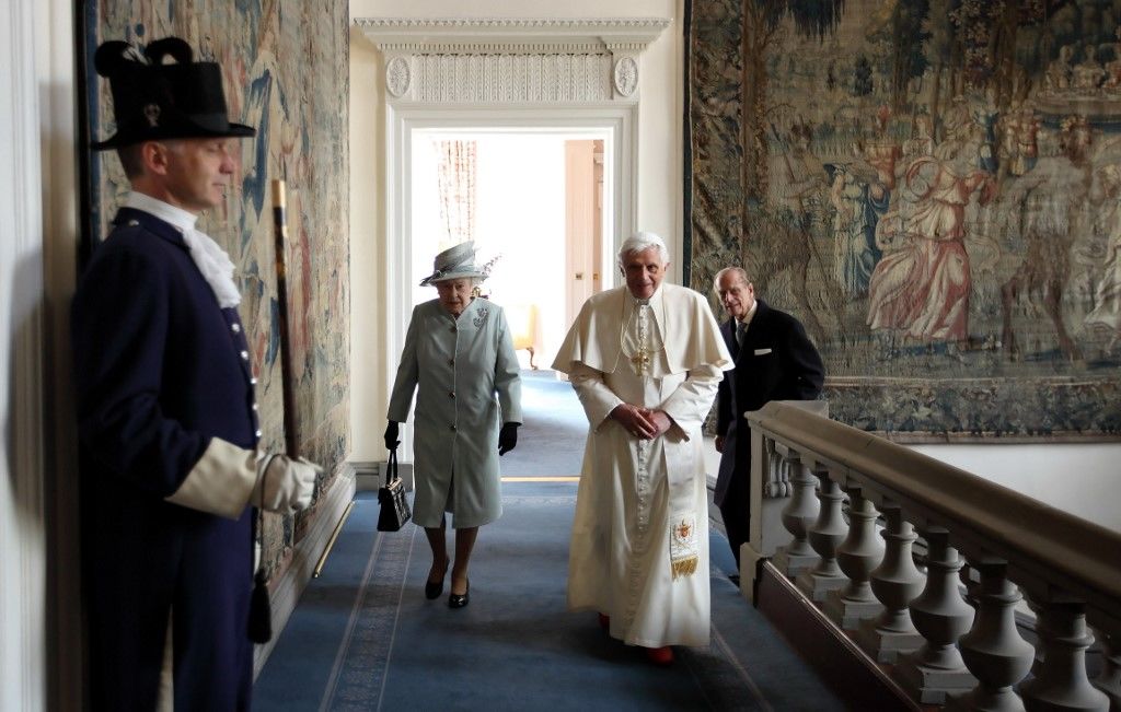II. Erzsébet. XVI. Benedek pápa és Fülöp herceg