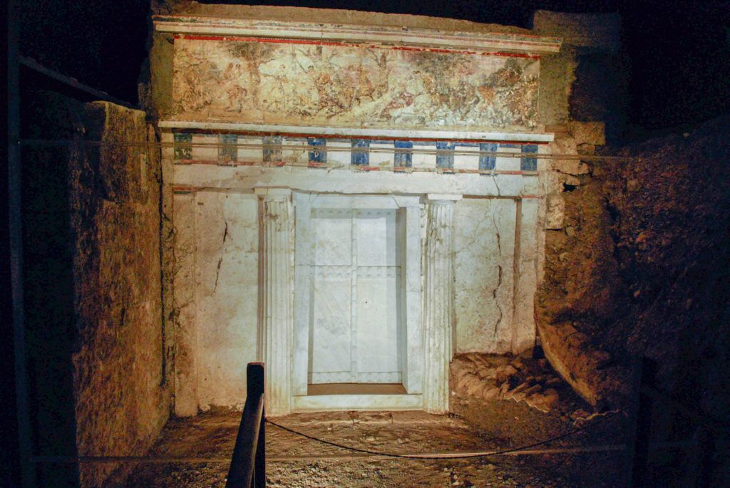 Ötven évvel ezelőtt, a Görögországban található Vergina településen egy különös sírhelyre bukkantak a régészek