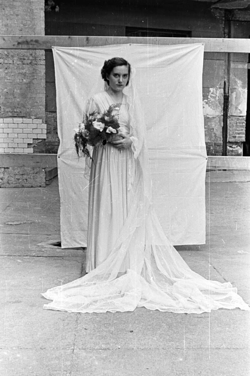 Esküvői ruha 1954-ben