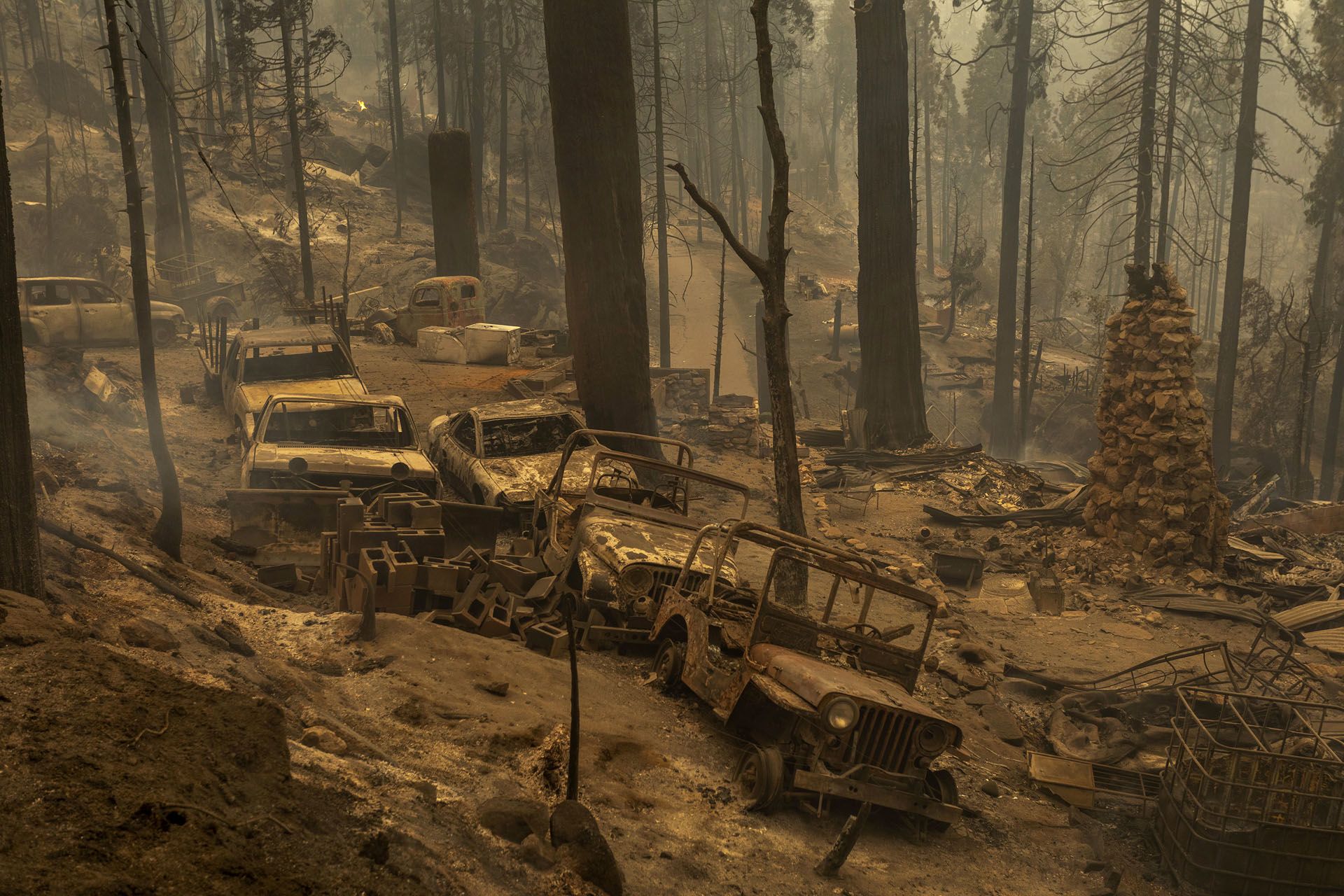 Kaliforniában története legnagyobb tűzvésze pusztít
