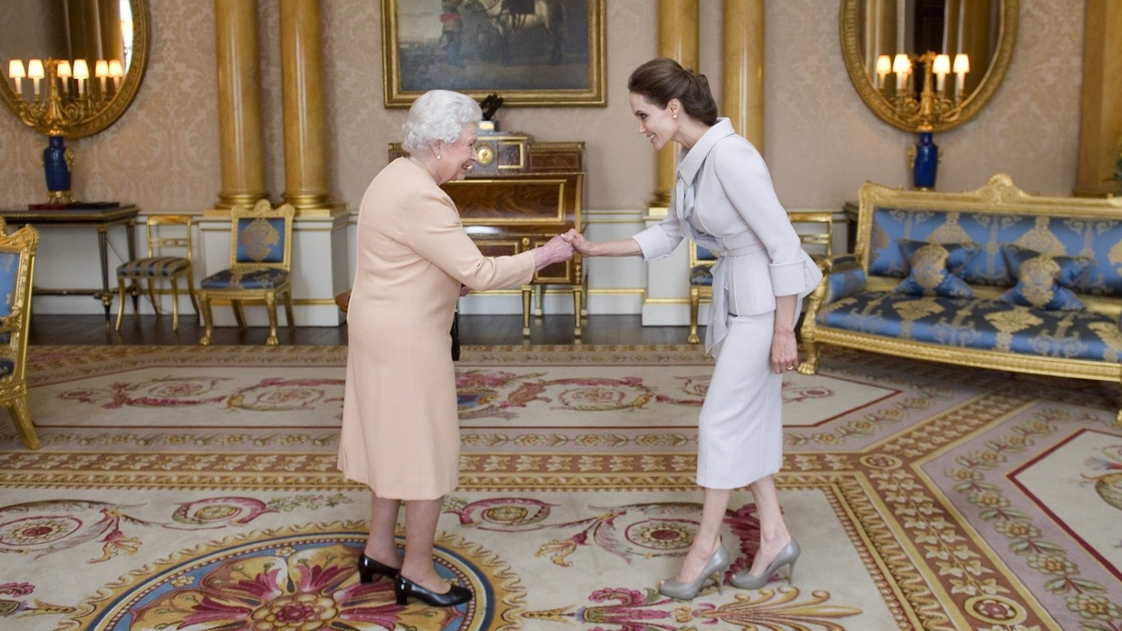II. Erzsébet és Angelina Jolie