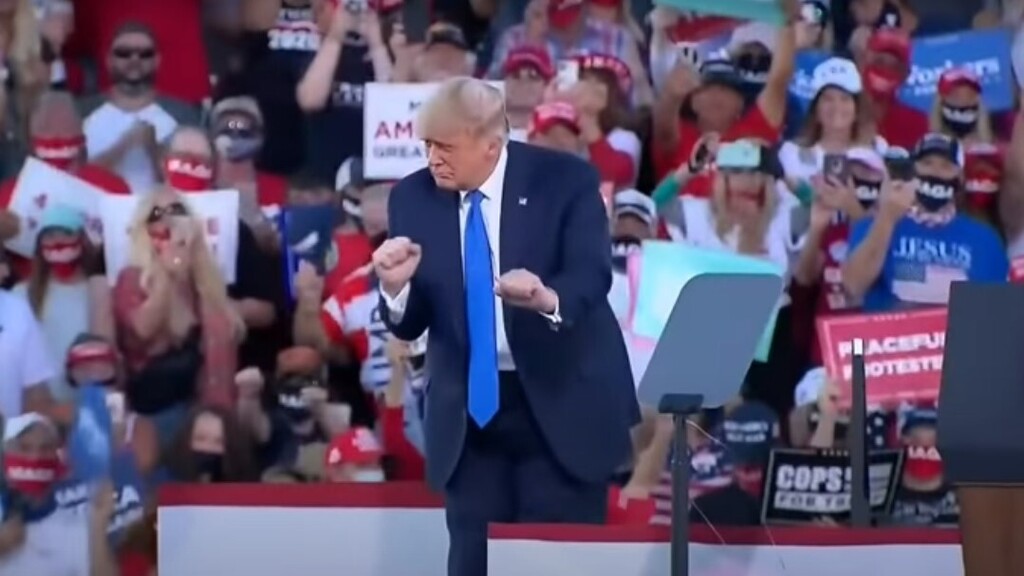 Rekordokat dönt egy videó, amin Donald Trump táncol