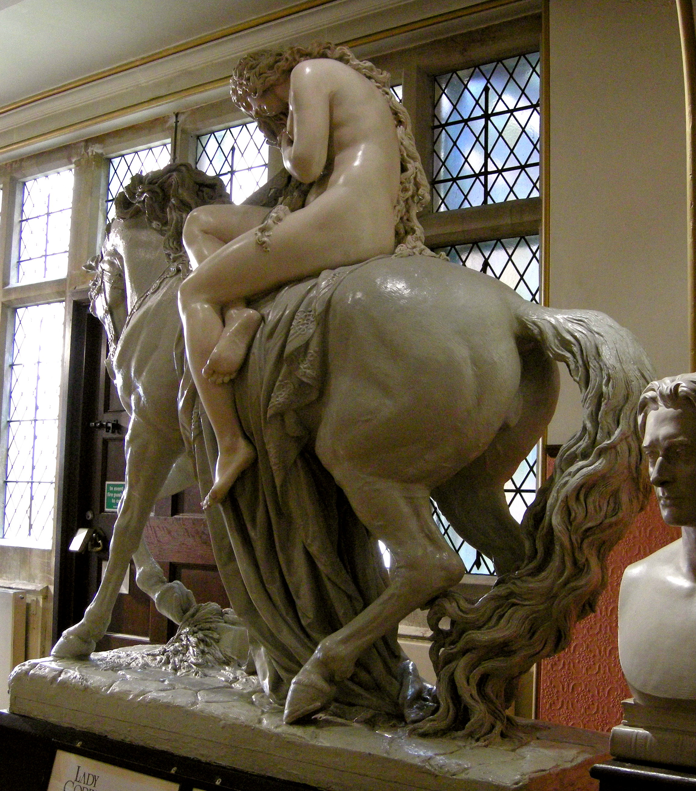 Lady Godiva meztelen lovaglását megörökítő szbor a 19. századból (fotó: Wikipedia)