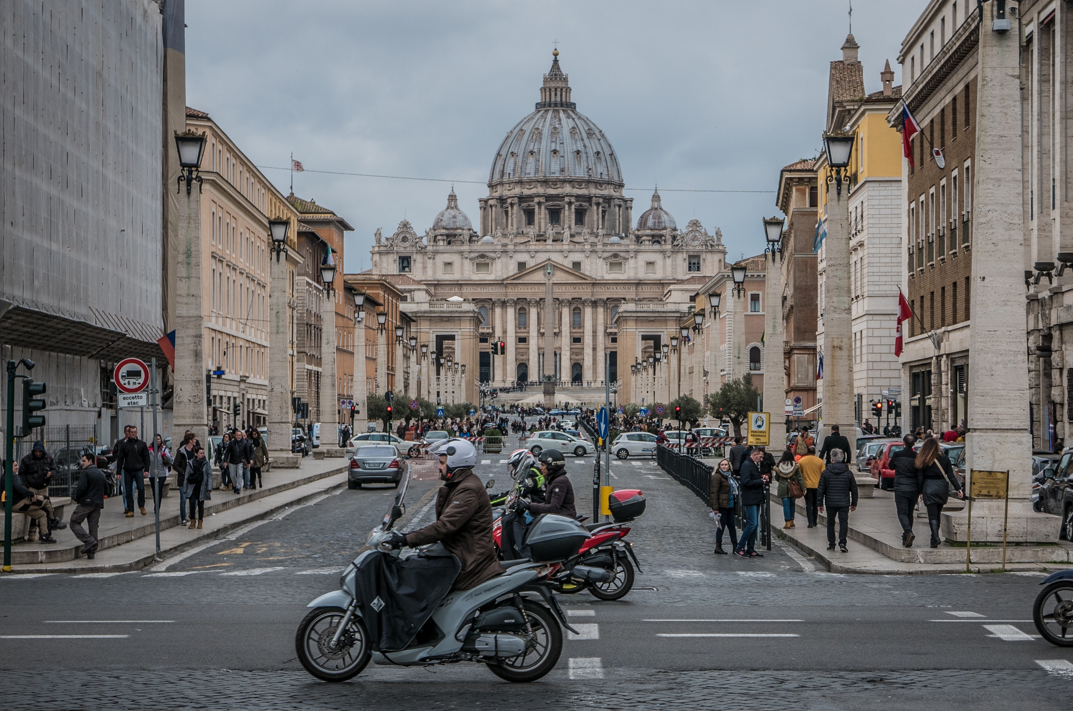 Vatikáni utcakép