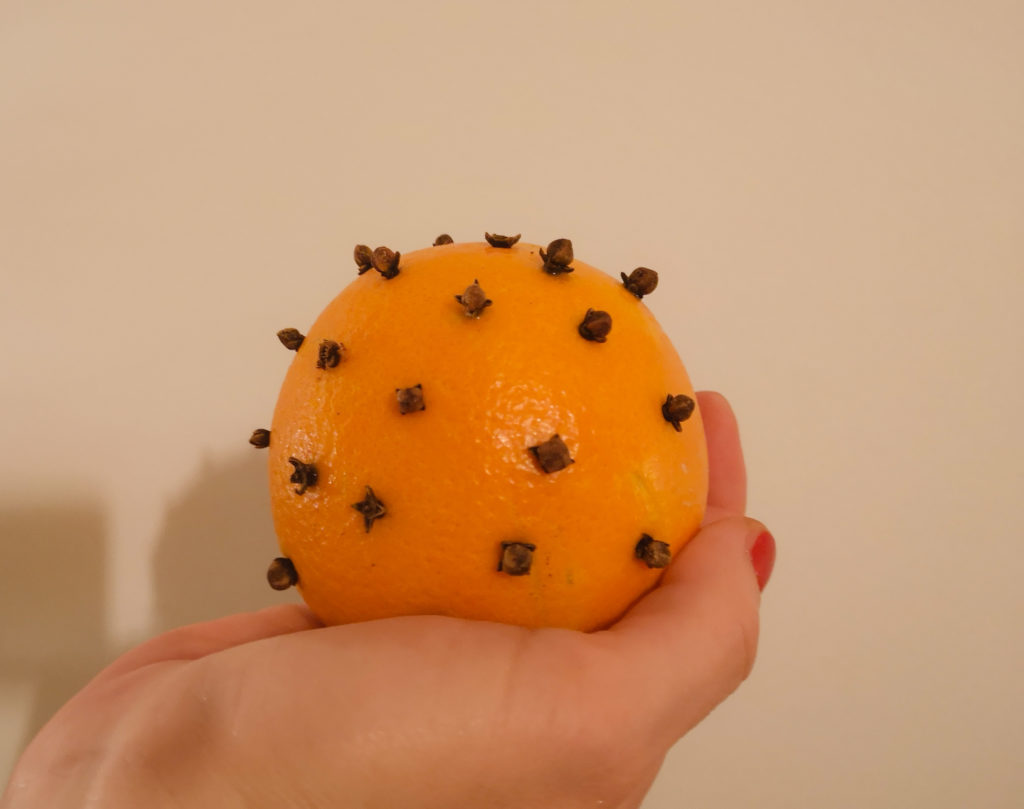 Szegfűszeg a narancsba