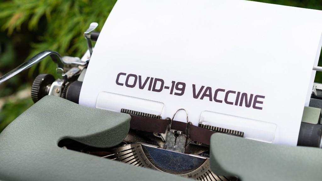 Vakcinára várva (fotó: Pixabay)