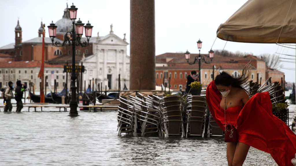 Víz alatt a Szent Márk tér (fotó: Andrea Pattaro/AFP)